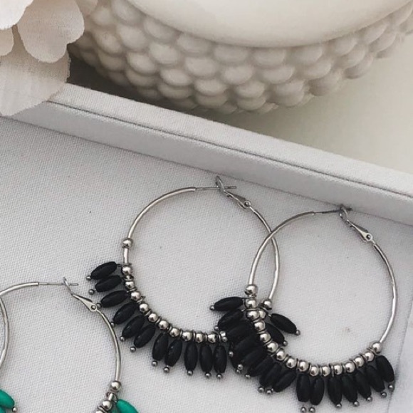 KINSLEY ARMELLE 🖤MARIANA COLLECTION
SILVER BLACK EARRINGS - Picture 2 of 10